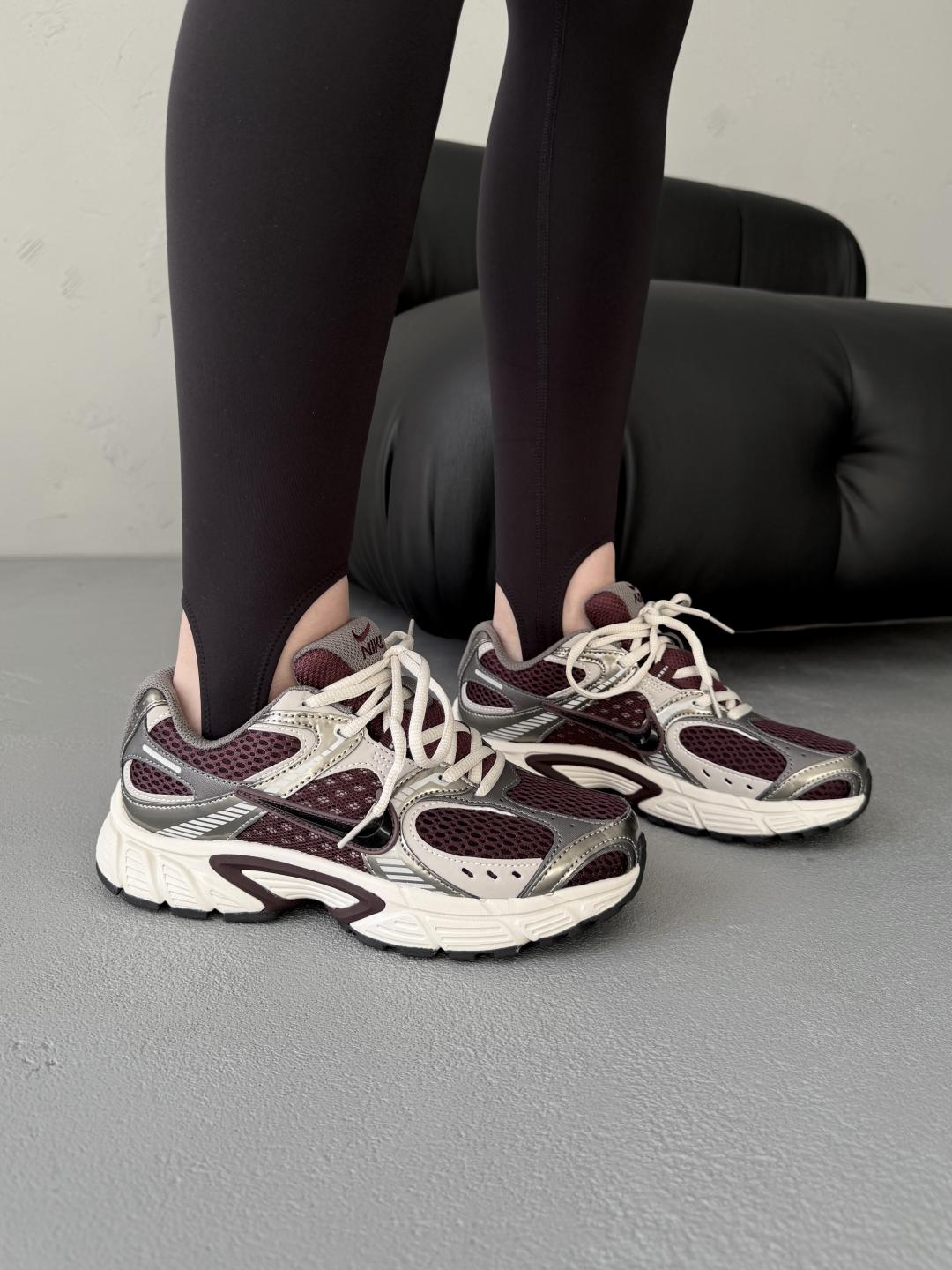 Nike V5 RNR Burgundy Grey