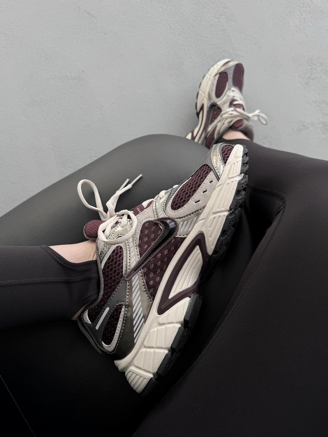 Nike V5 RNR Burgundy Grey