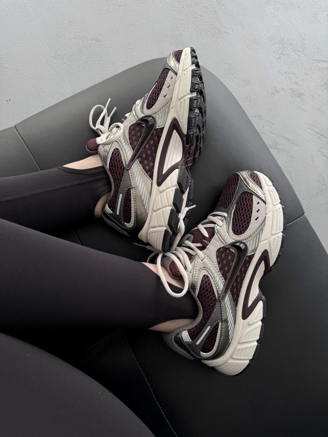 Nike V5 RNR Burgundy Grey