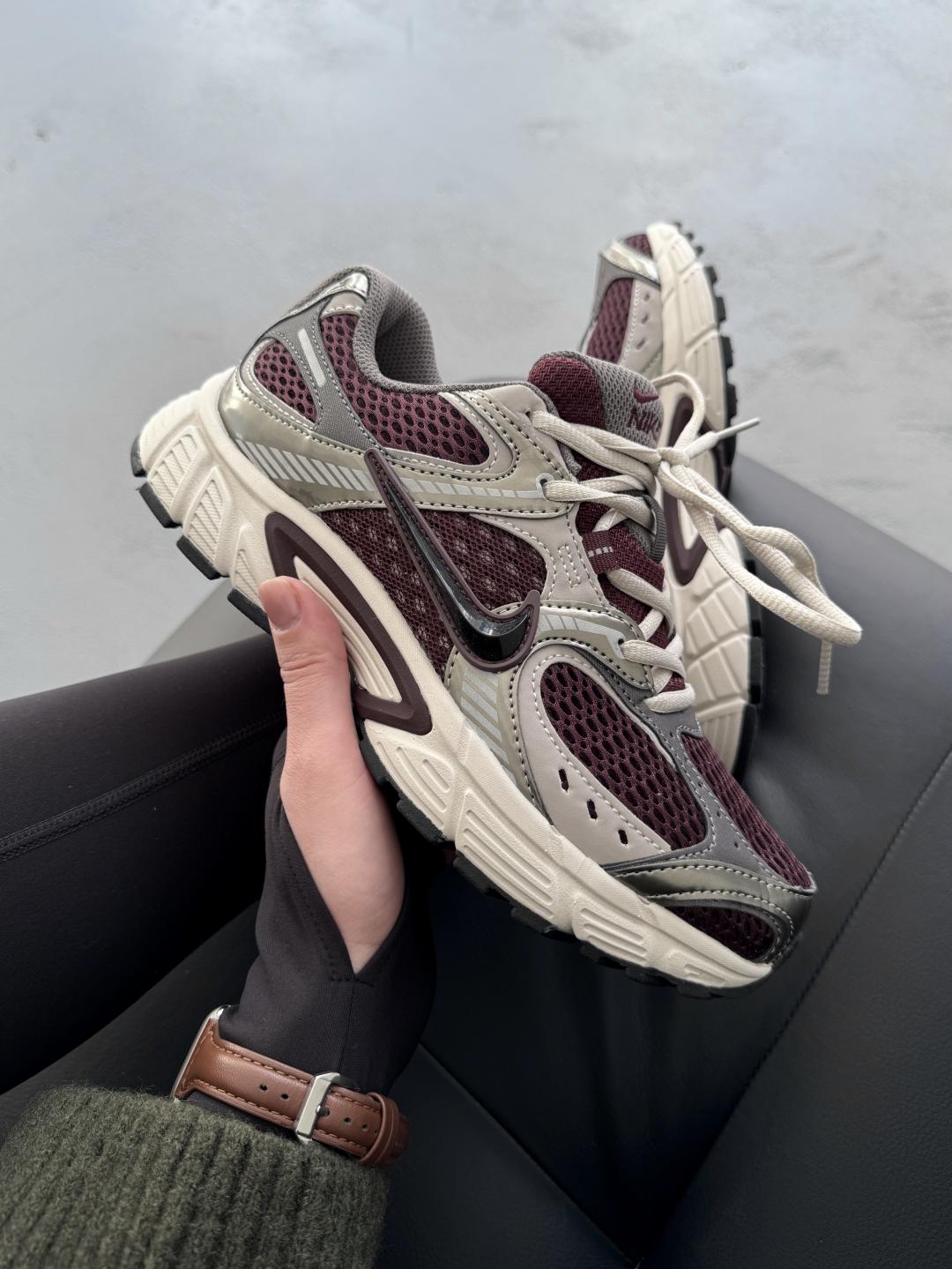 Nike V5 RNR Burgundy Grey