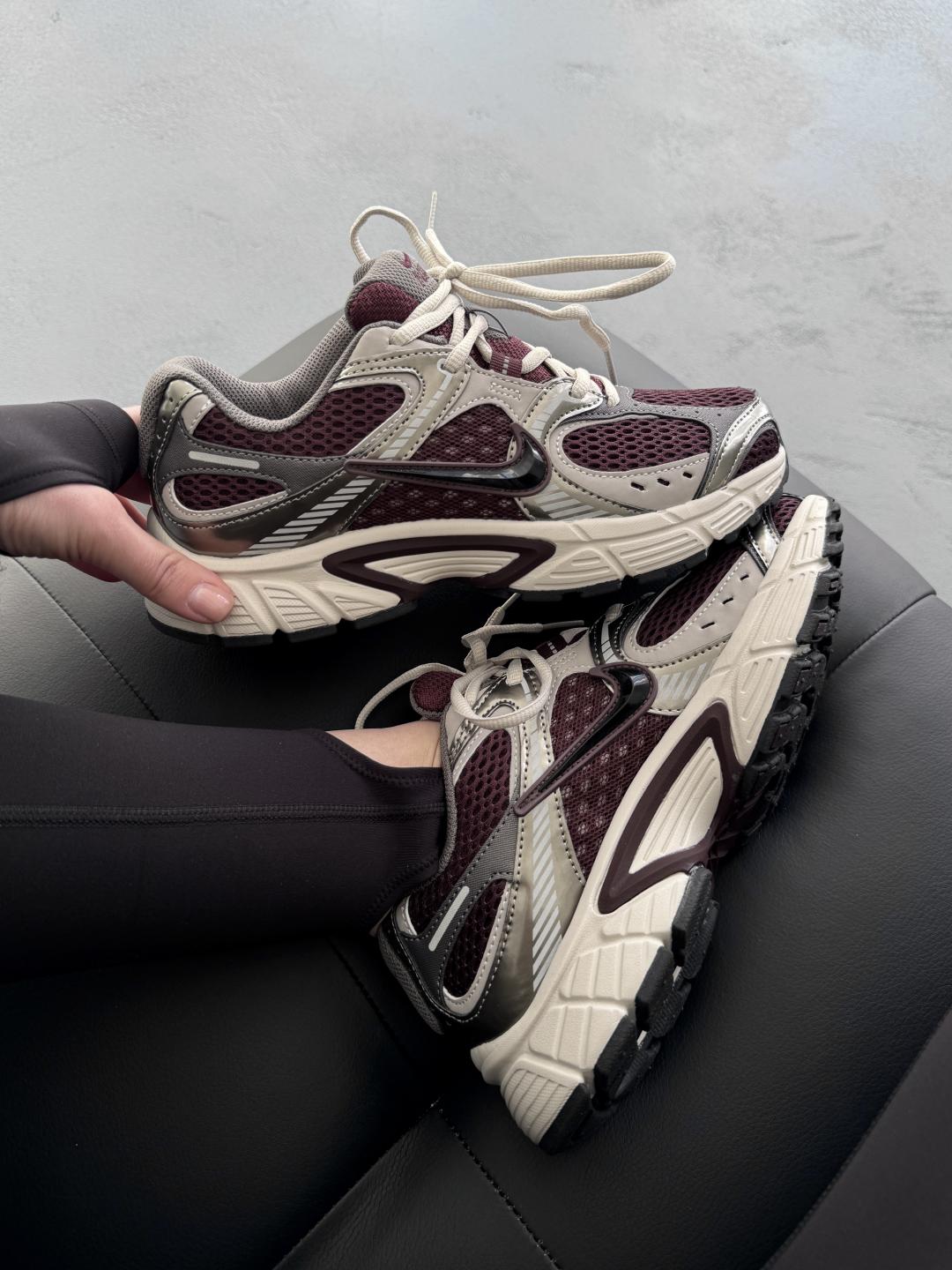 Nike V5 RNR Burgundy Grey