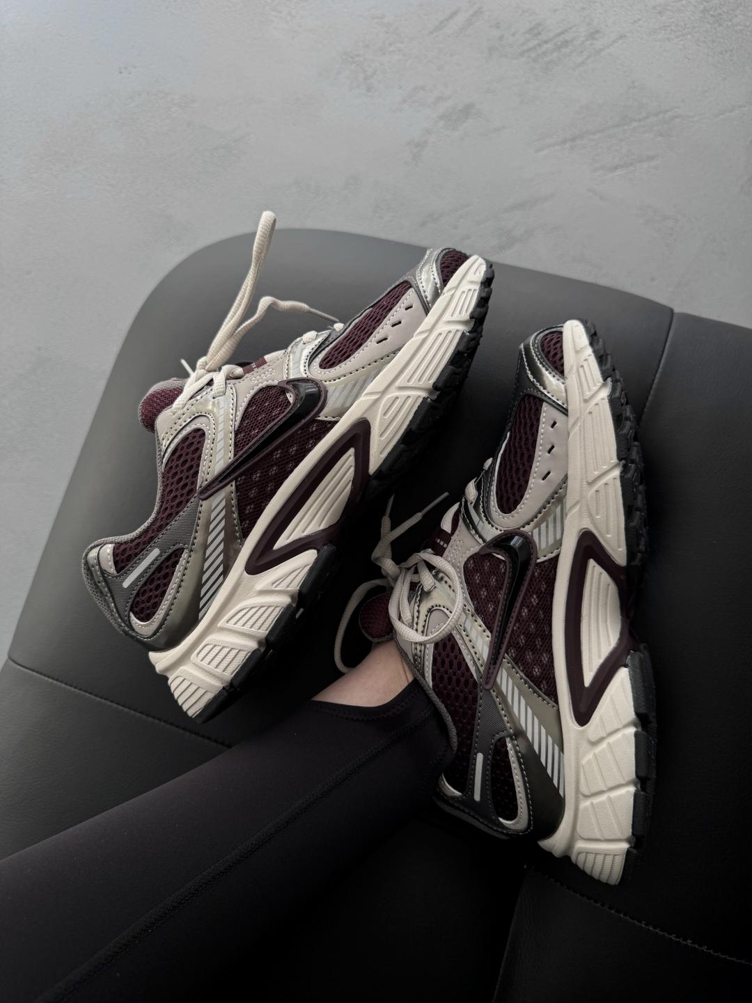 Nike V5 RNR Burgundy Grey
