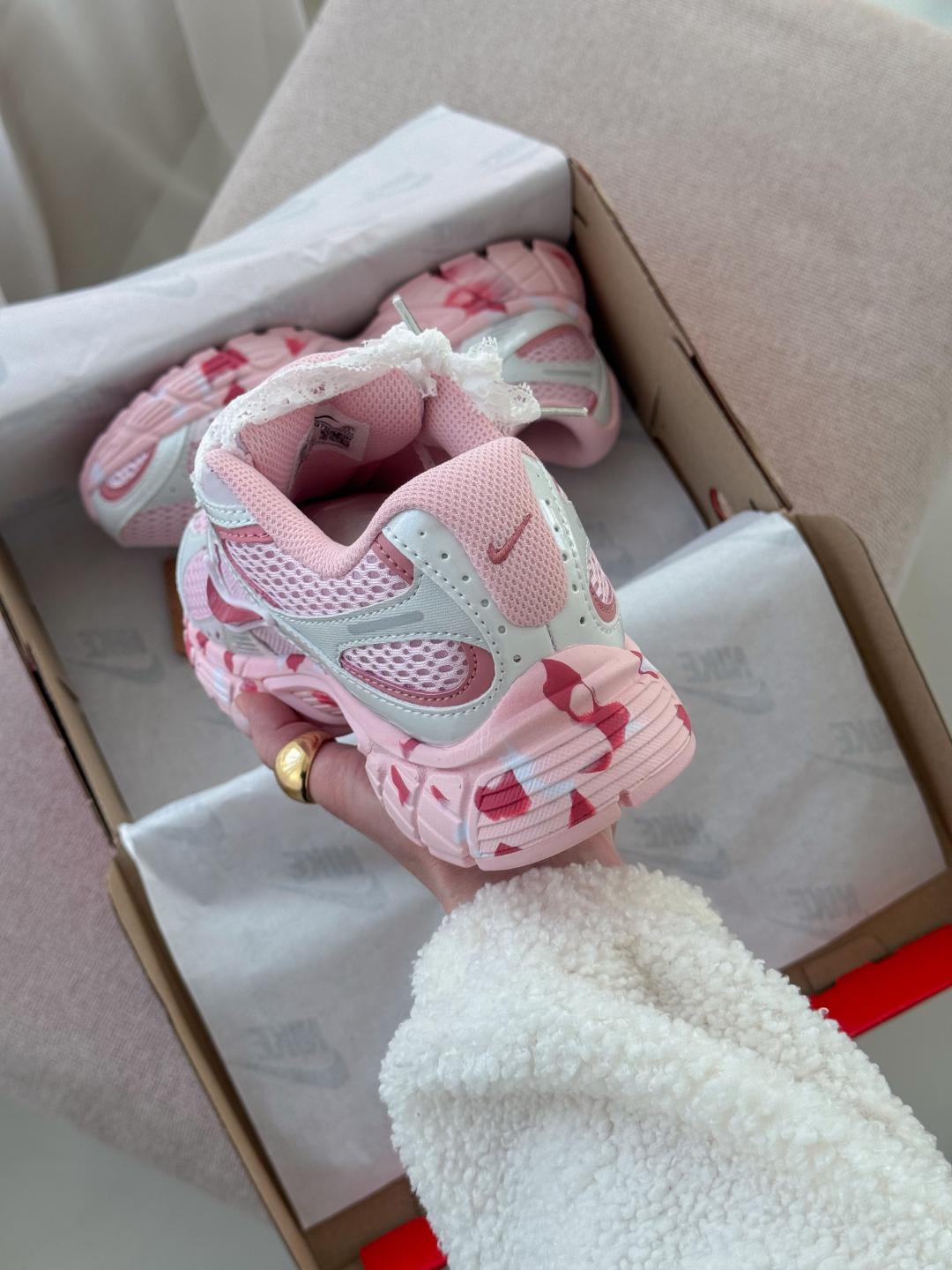 Nike V5 RNR Custom Pink