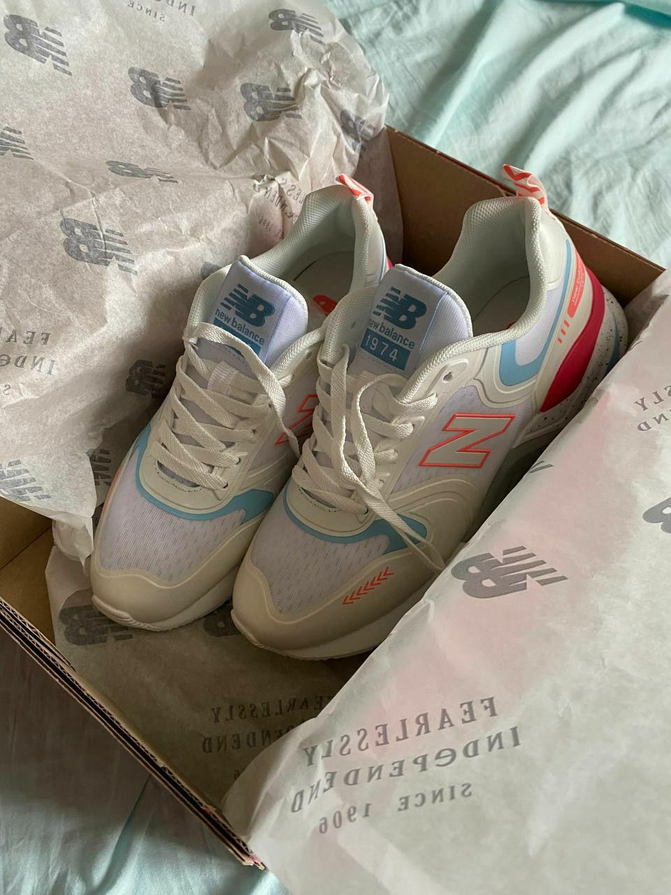 New Balance 1974 Beige Red