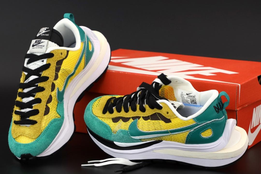 Nike VaporWaffle x Sacai Green
