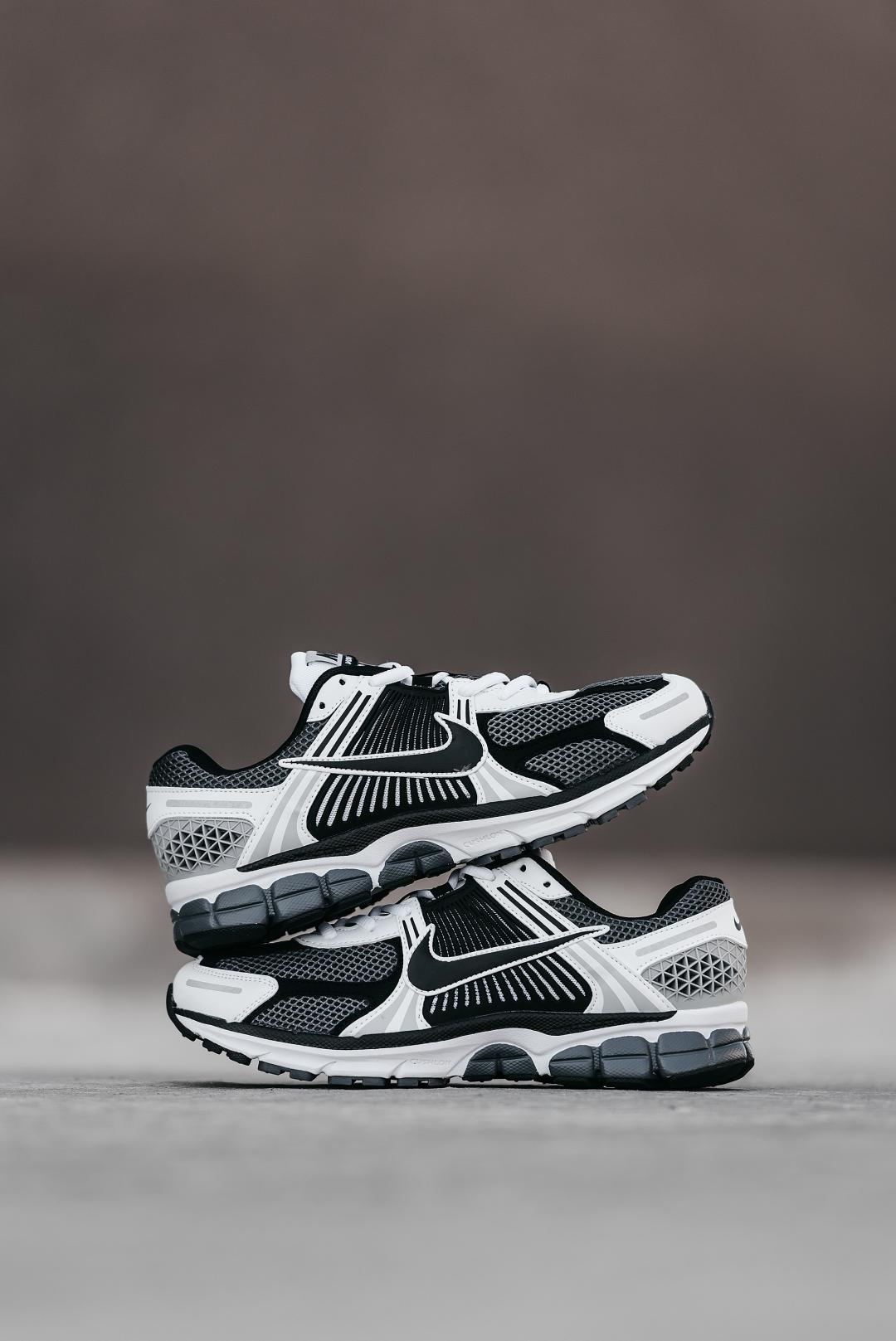 Nike Zoom Vomero 5 Black White v2