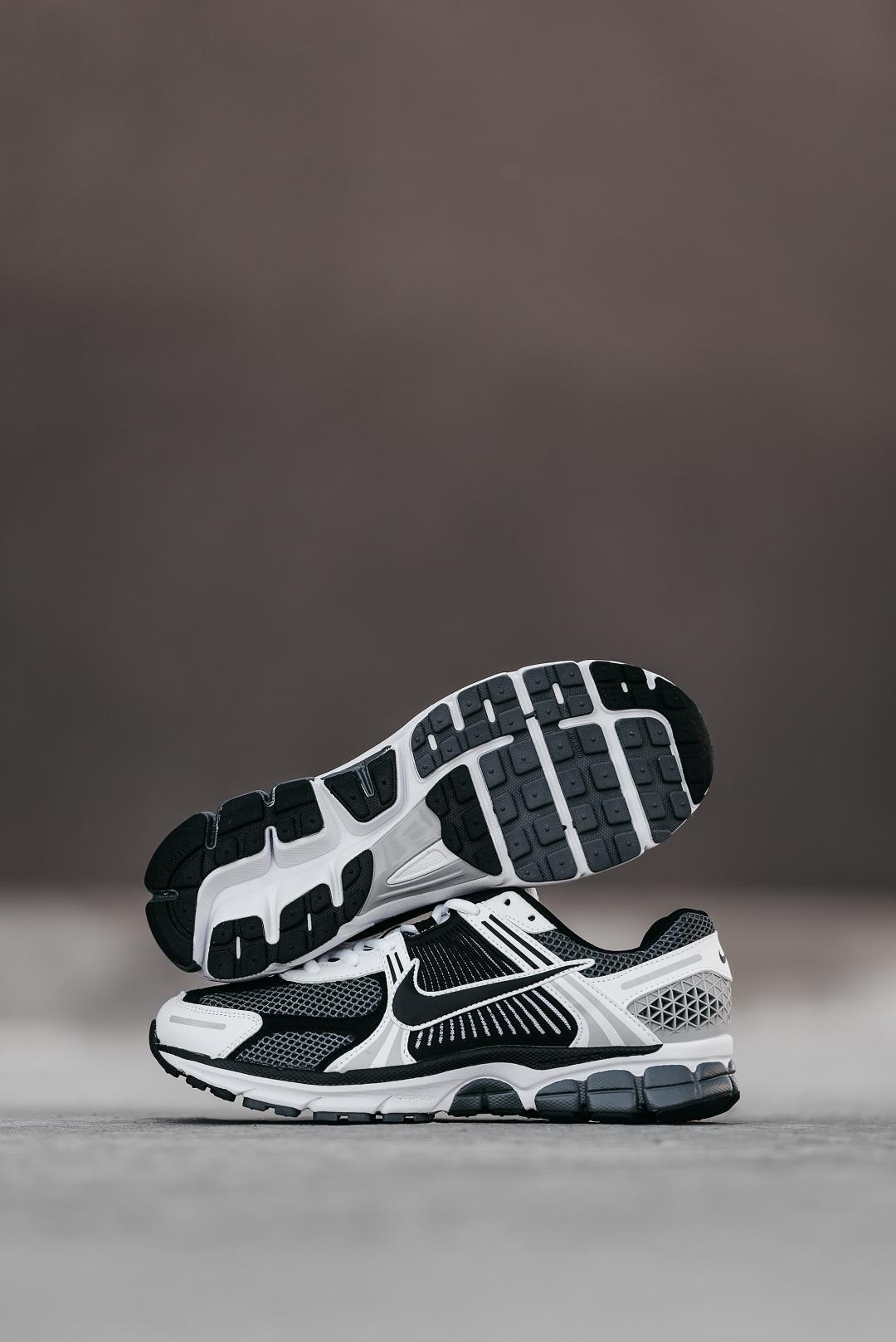 Nike Zoom Vomero 5 Black White v2