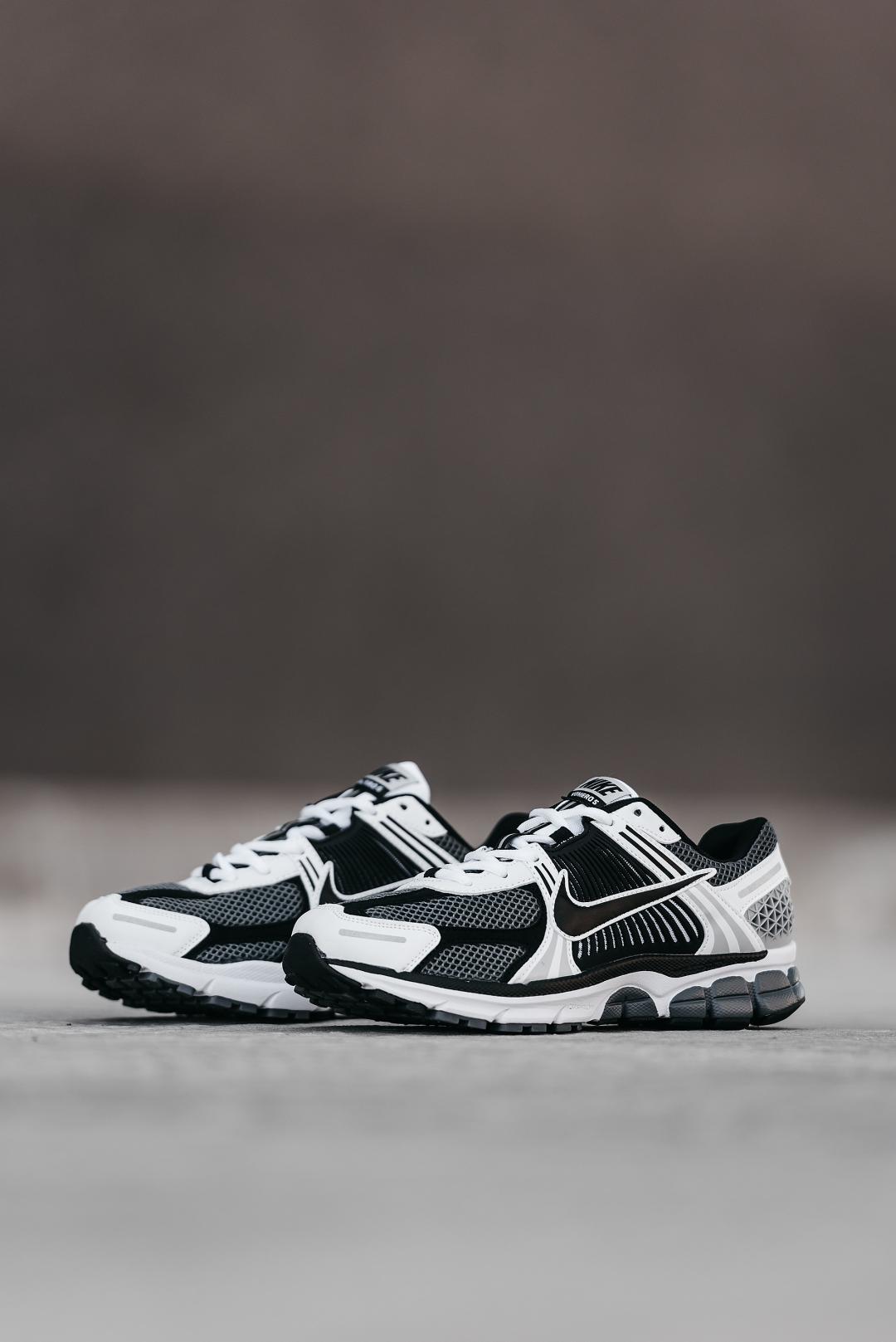 Nike Zoom Vomero 5 Black White v2