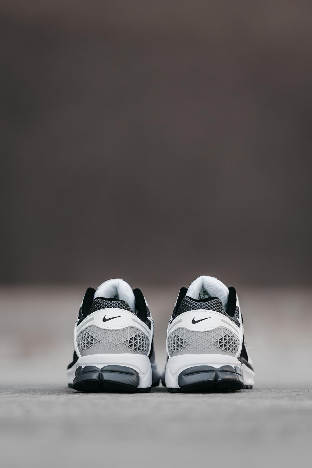 Nike Zoom Vomero 5 Black White v2