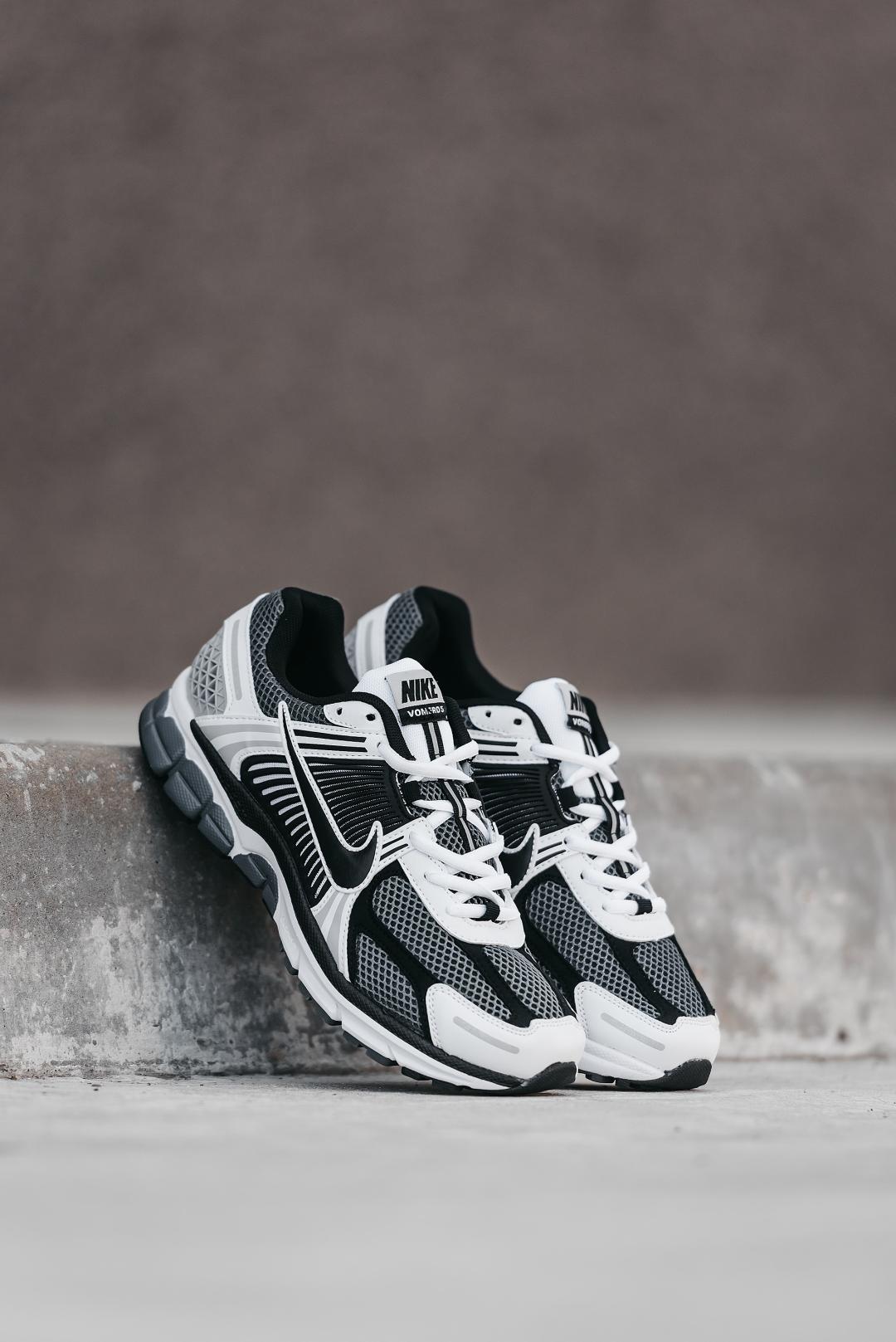 Nike Zoom Vomero 5 Black White v2