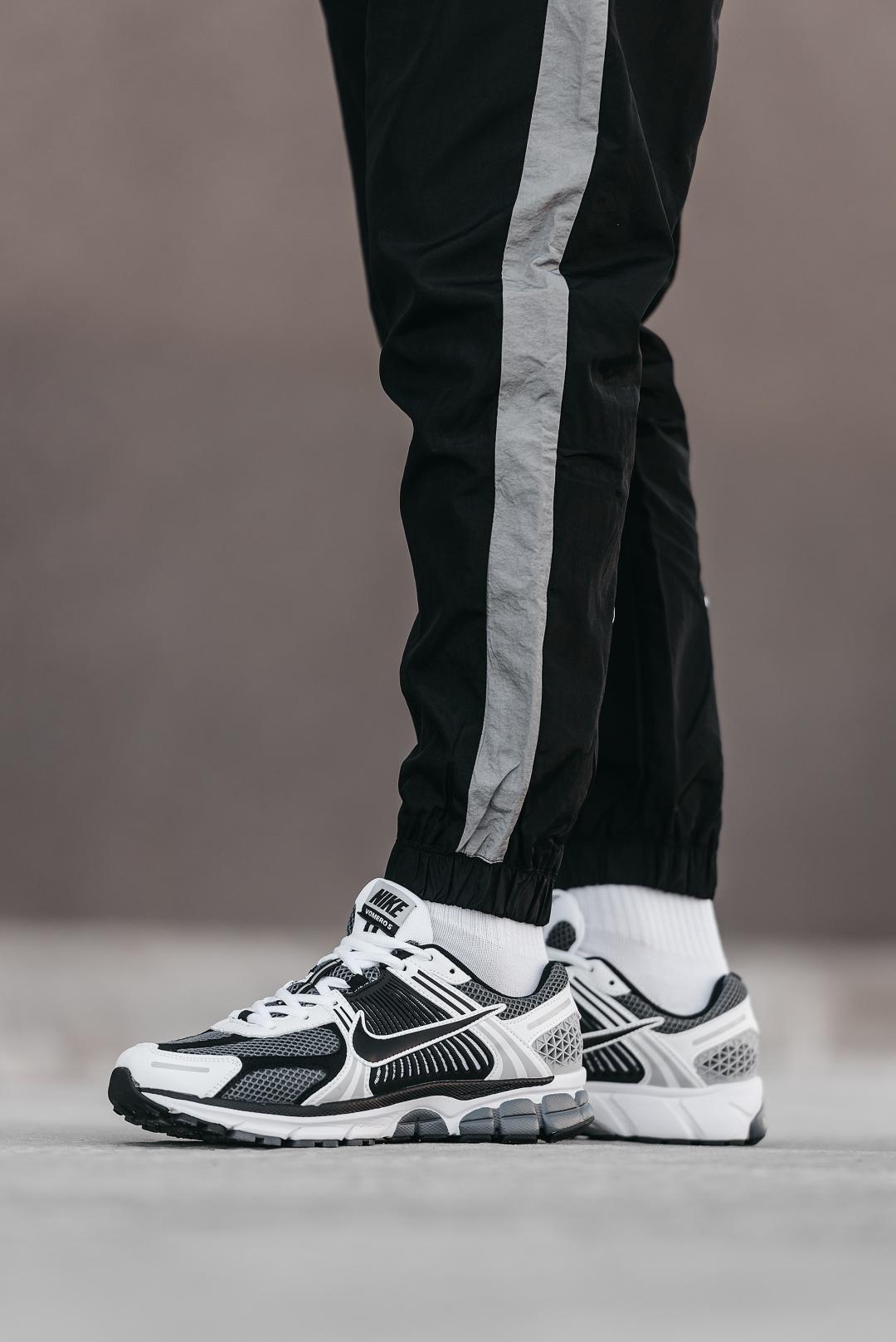 Nike Zoom Vomero 5 Black White v2