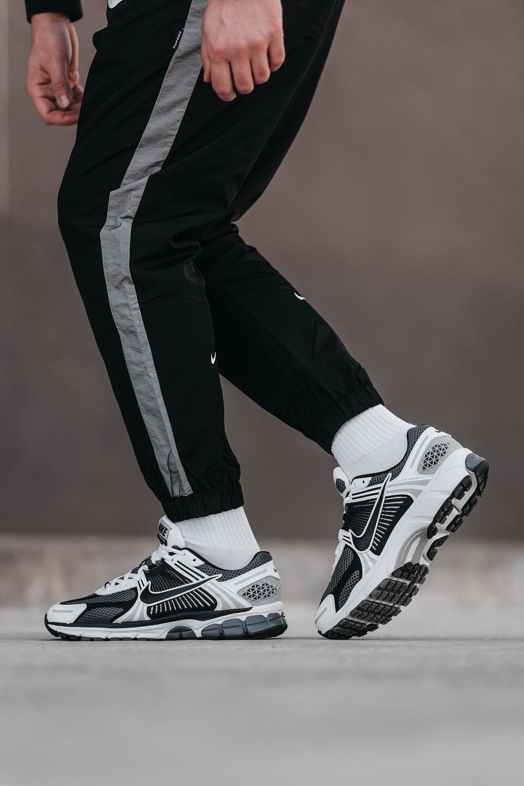 Nike Zoom Vomero 5 Black White v2