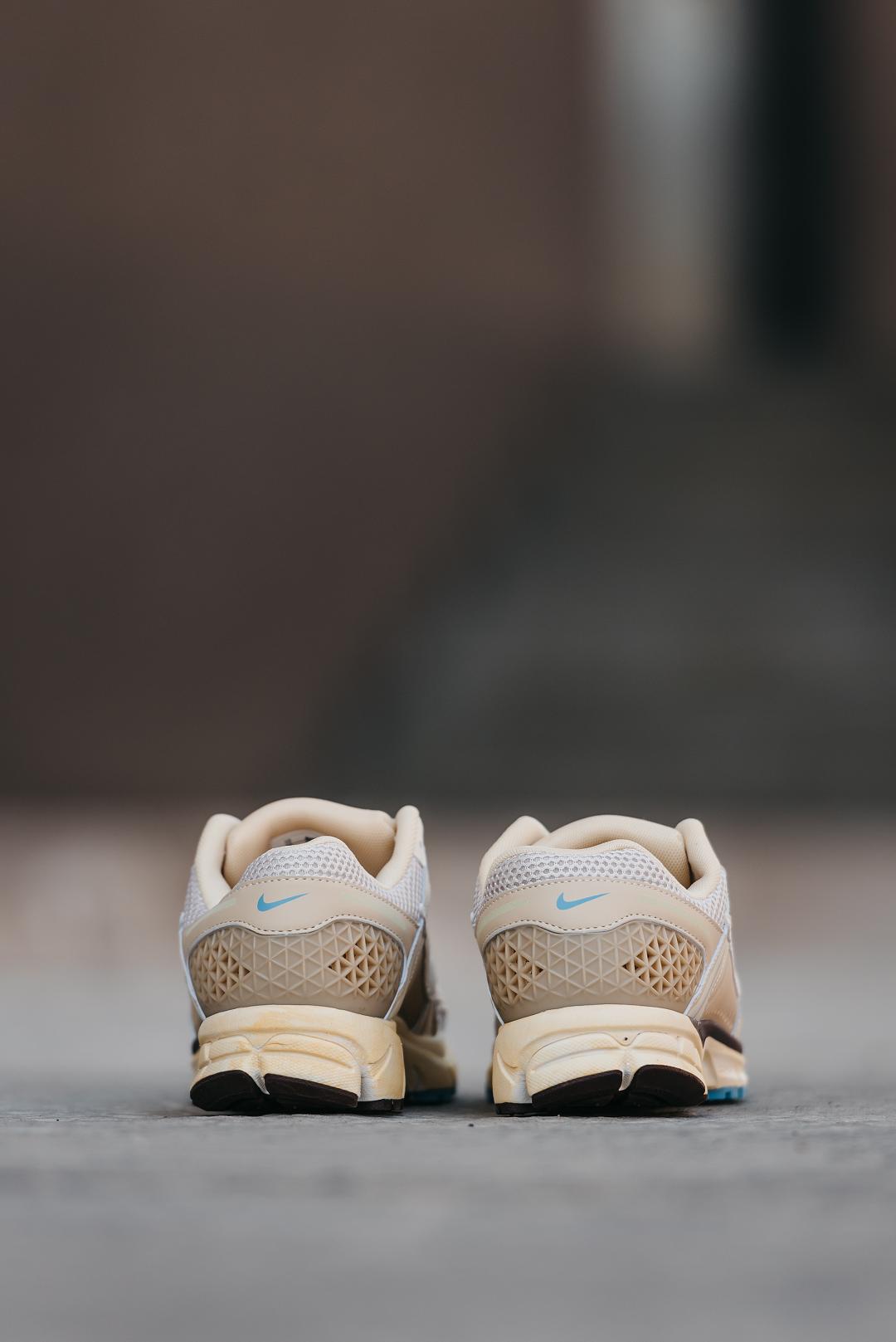 Nike Zoom Vomero 5 Beige