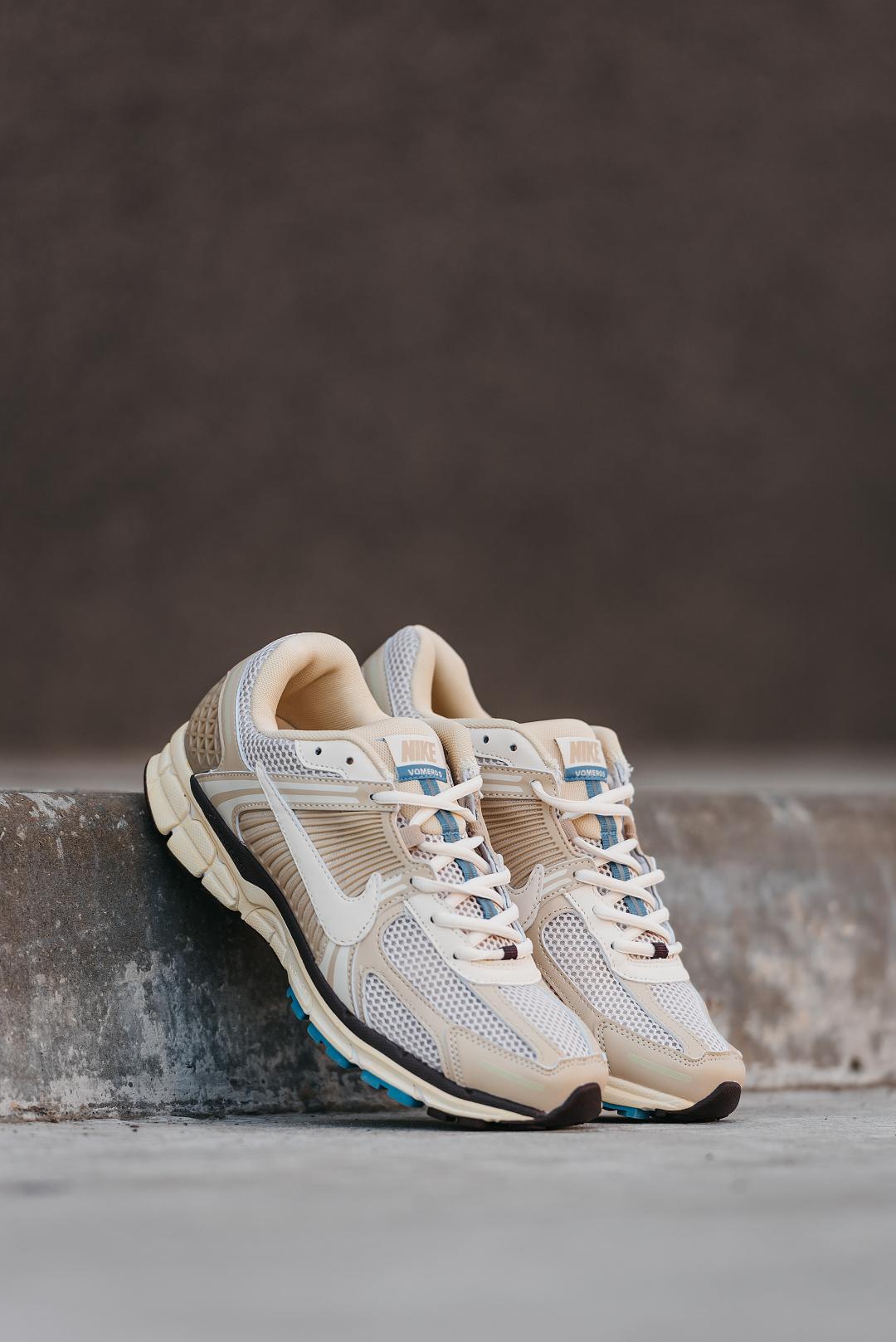 Nike Zoom Vomero 5 Beige