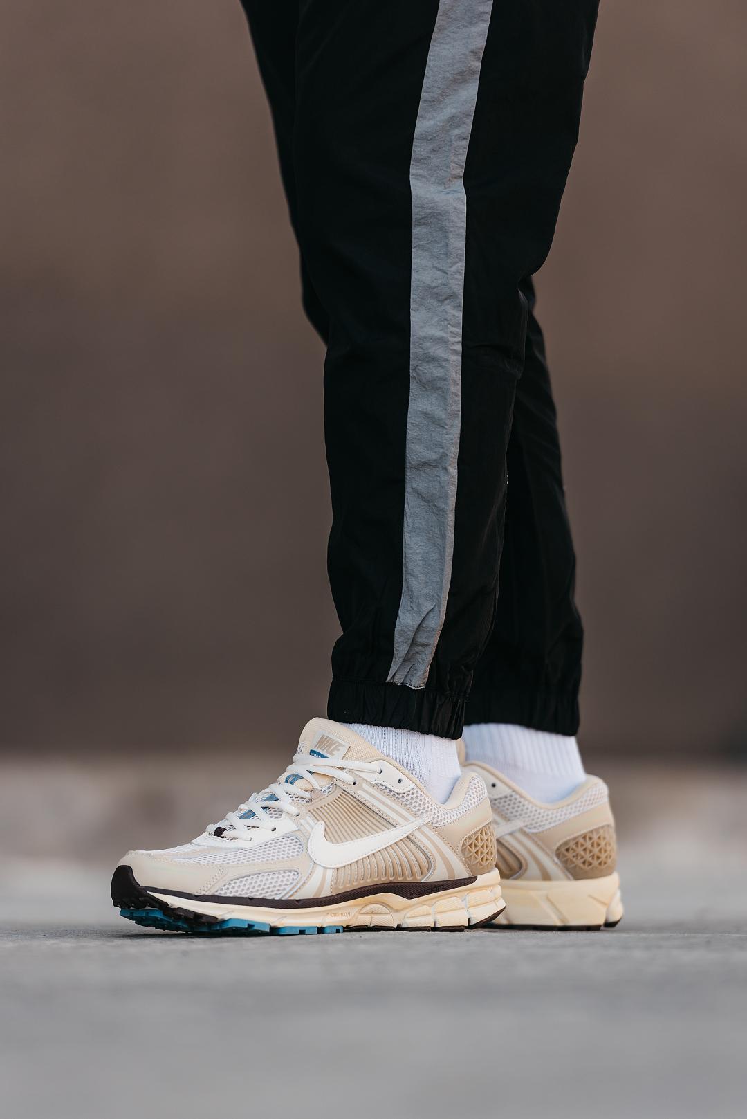 Nike Zoom Vomero 5 Beige