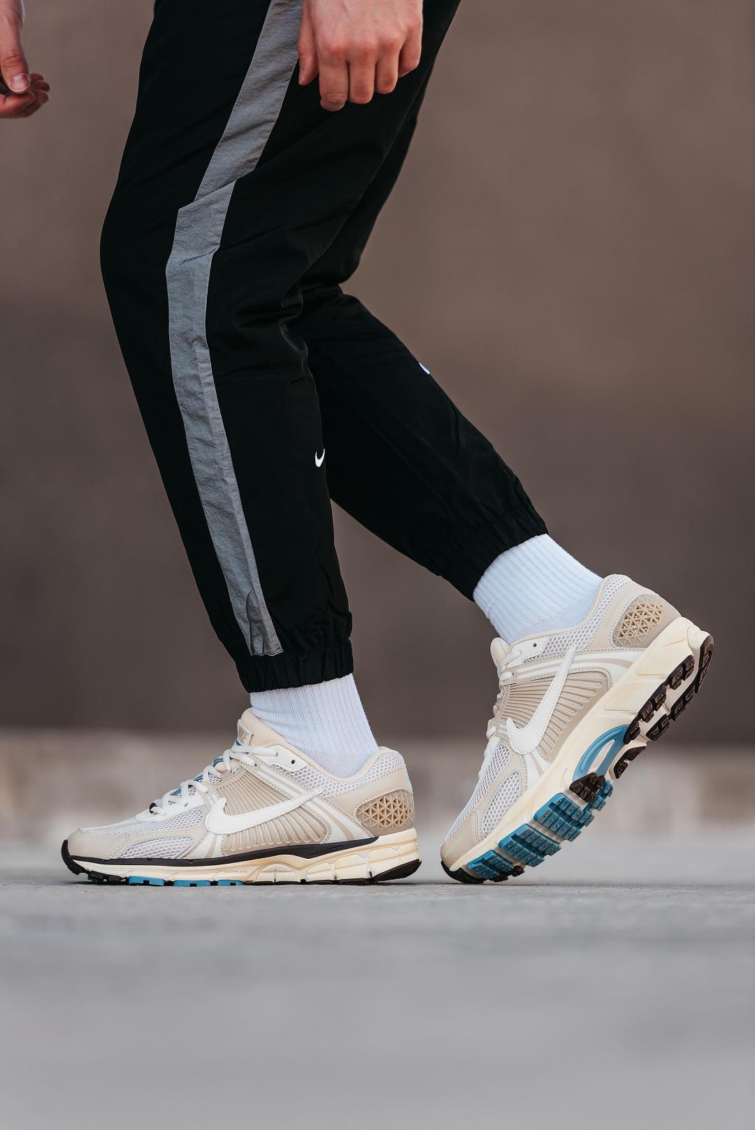 Nike Zoom Vomero 5 Beige