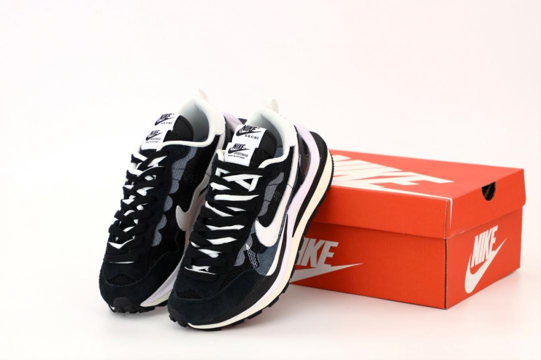 Nike VaporWaffle x Sacai Black White