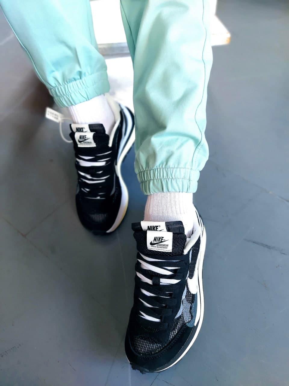 Nike VaporWaffle x Sacai Black White