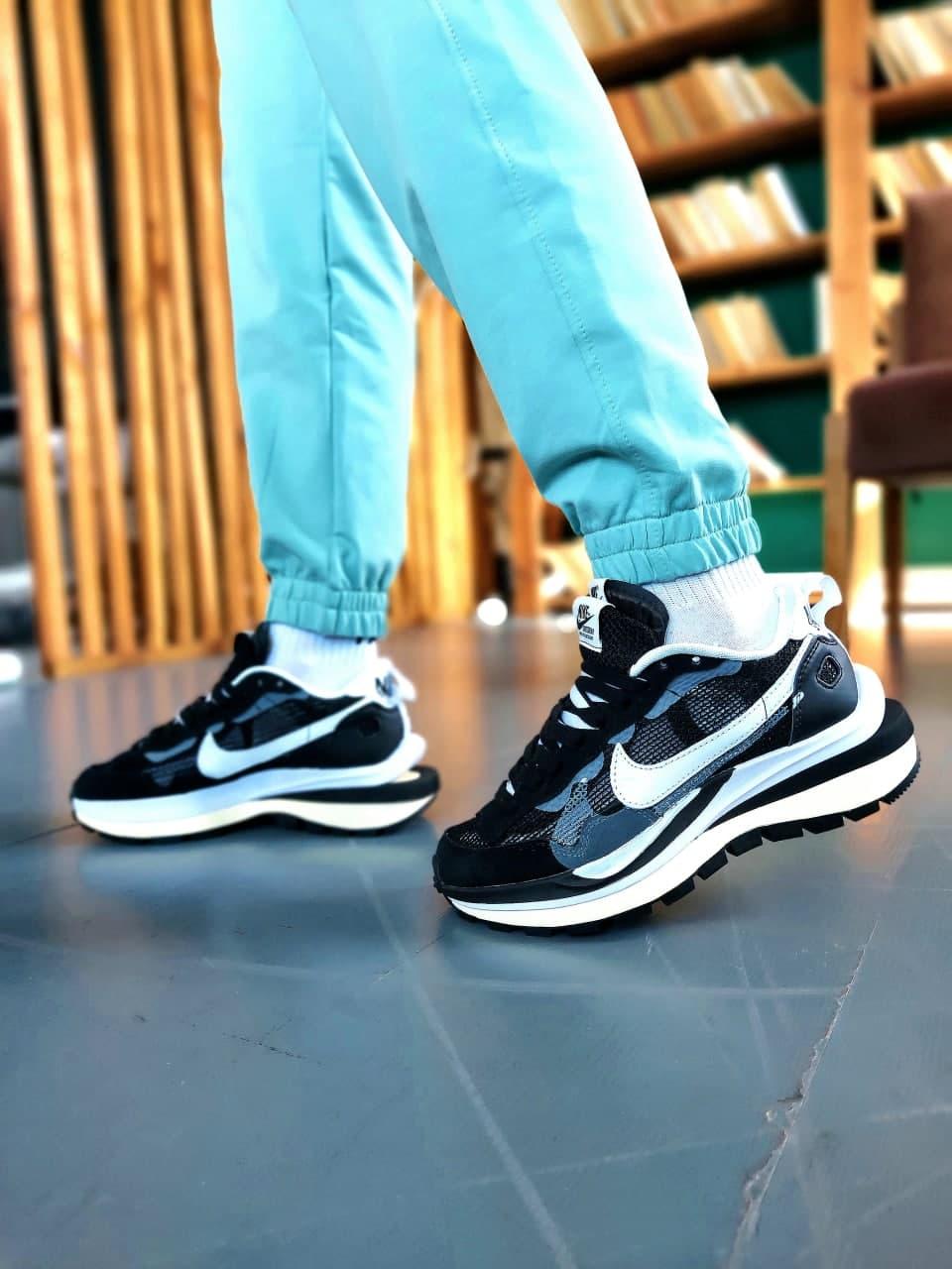 Nike VaporWaffle x Sacai Black White