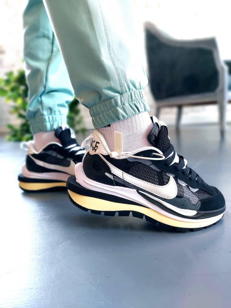 Nike VaporWaffle x Sacai Black White