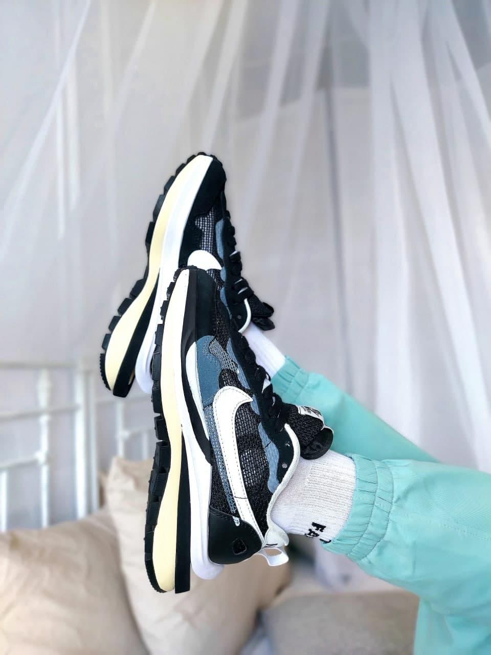Nike VaporWaffle x Sacai Black White