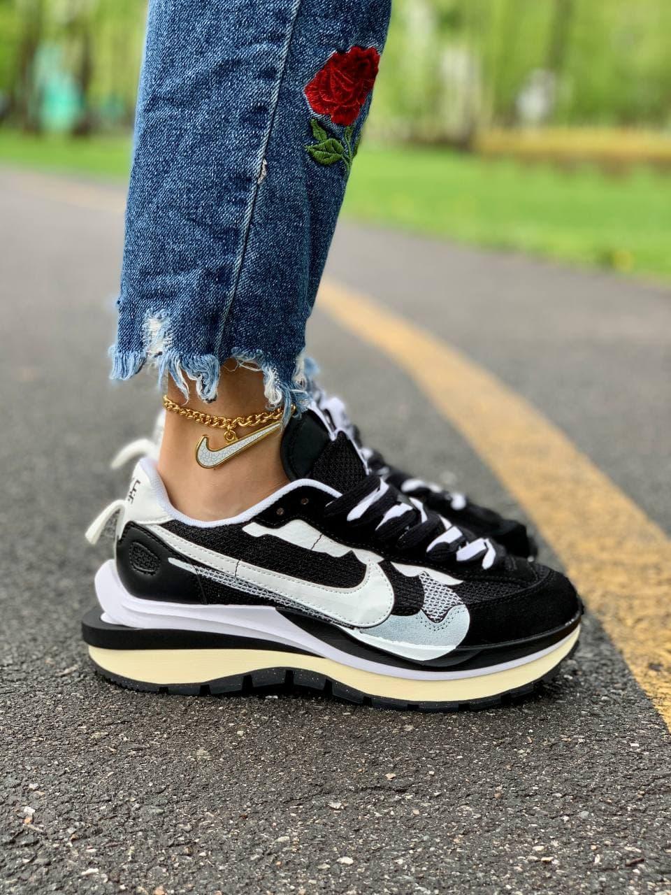 Nike VaporWaffle x Sacai Black White