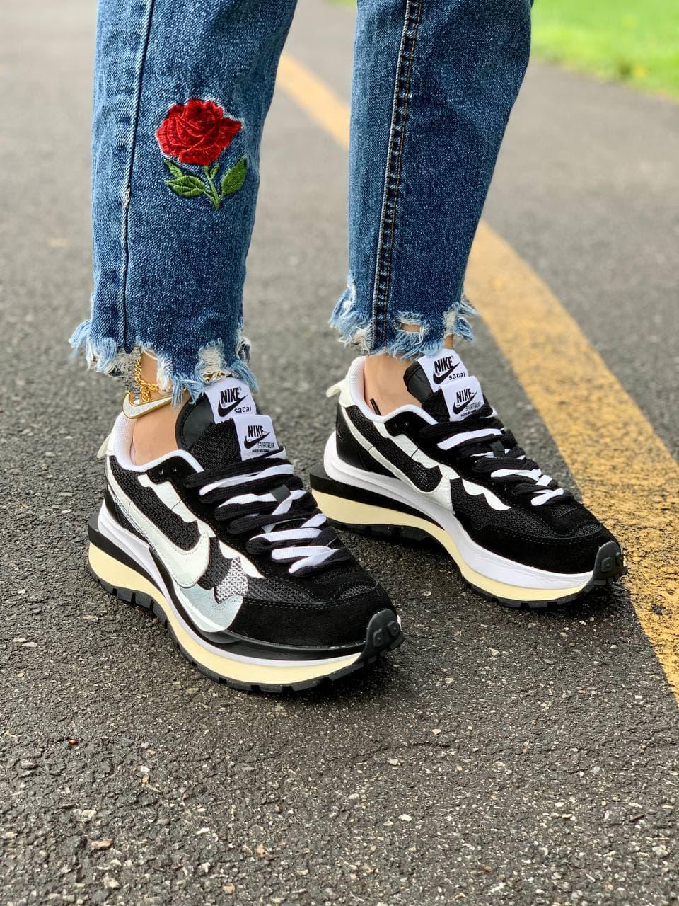 Nike VaporWaffle x Sacai Black White