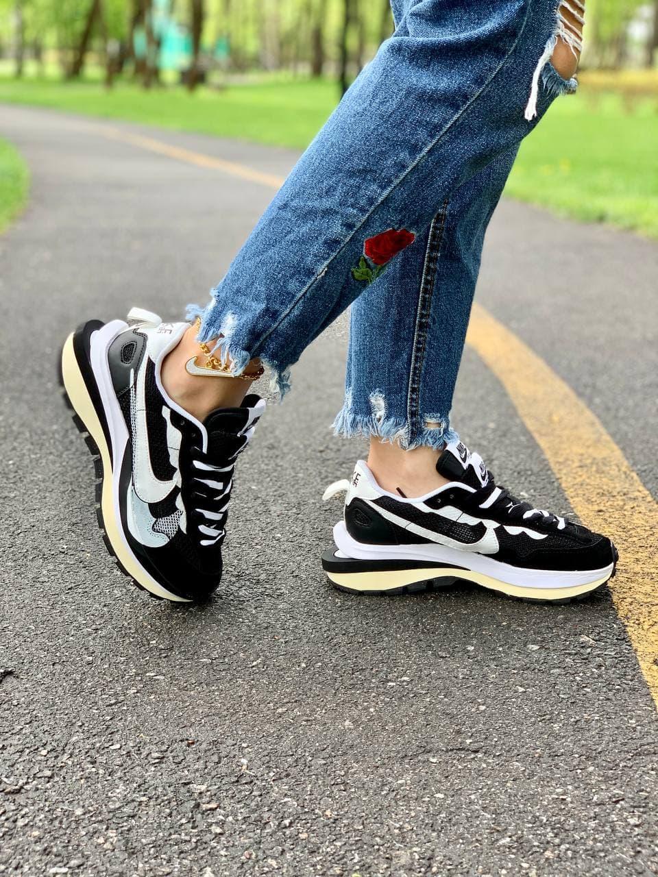 Nike VaporWaffle x Sacai Black White