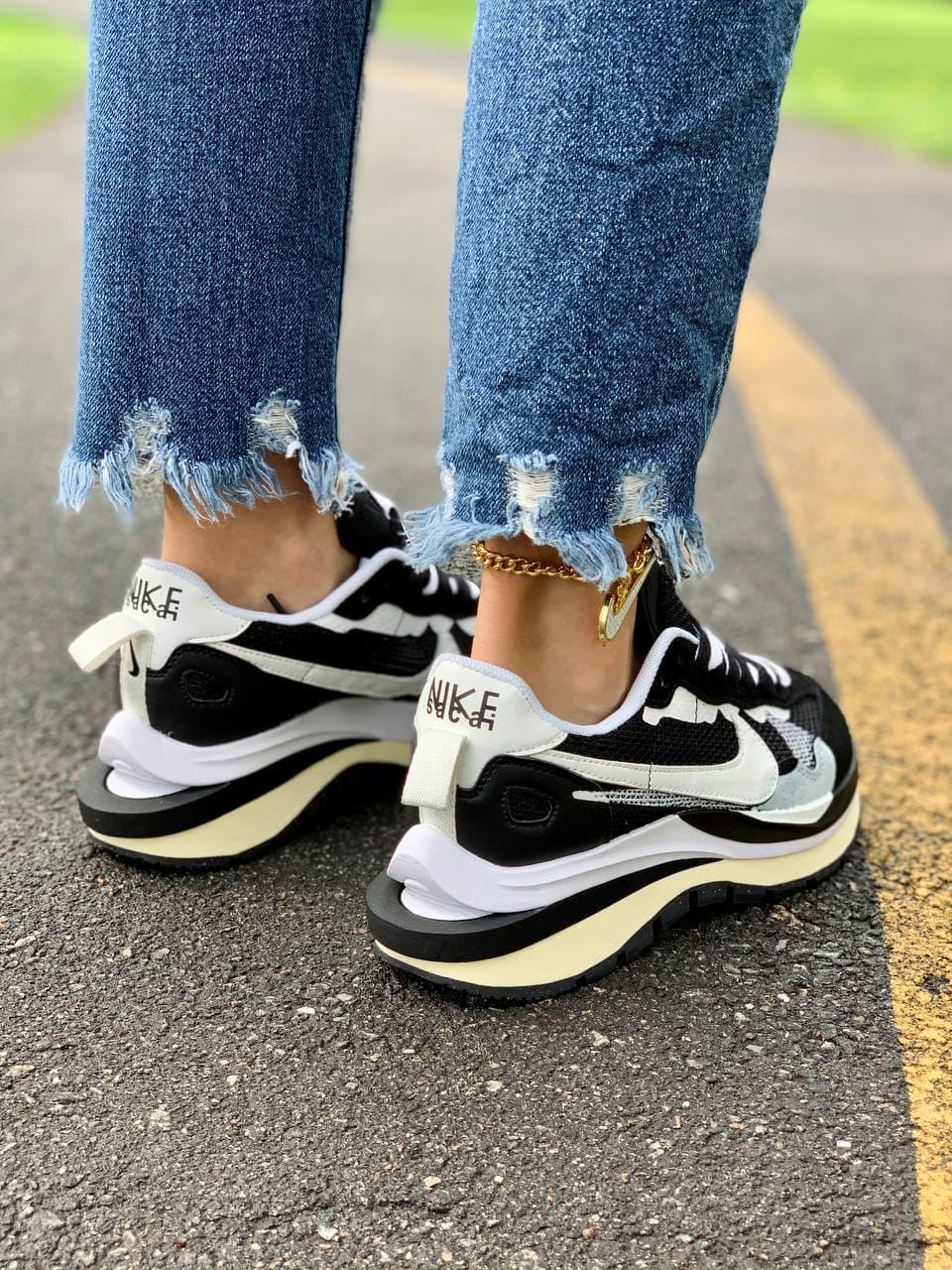 Nike VaporWaffle x Sacai Black White