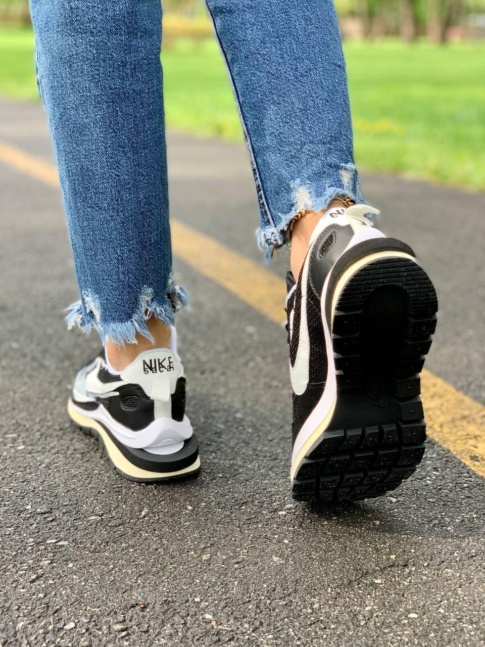 Nike VaporWaffle x Sacai Black White