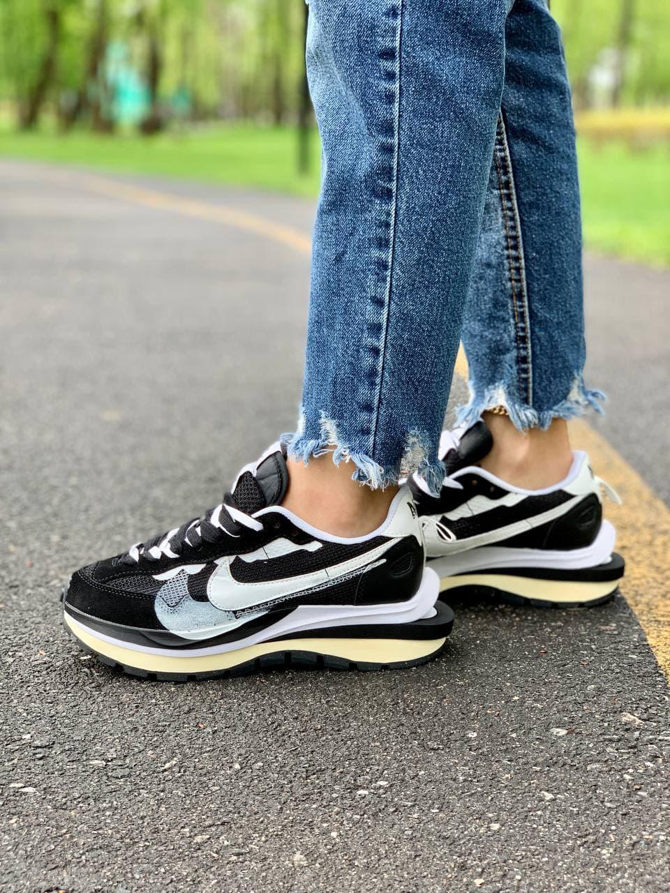Nike VaporWaffle x Sacai Black White