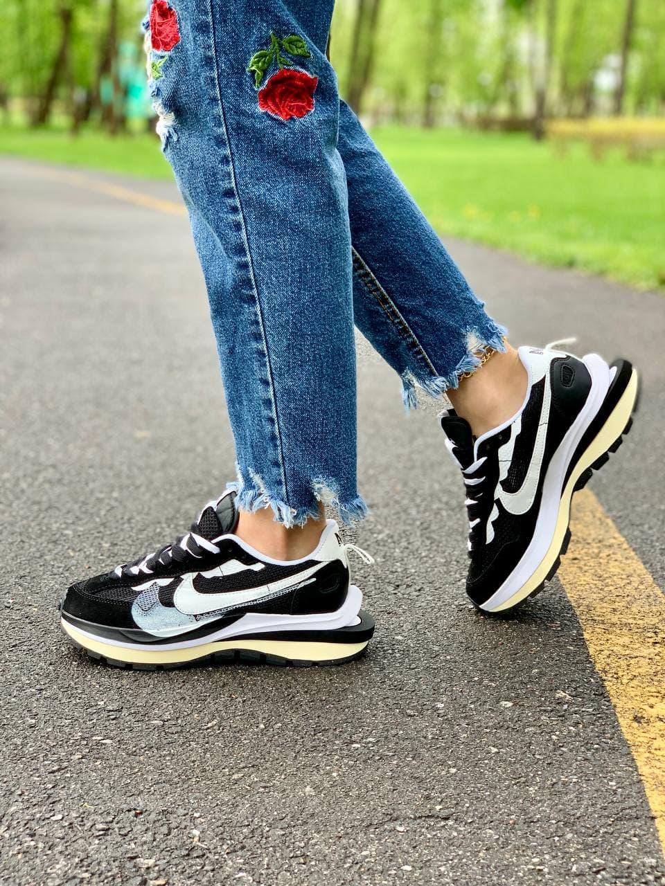 Nike VaporWaffle x Sacai Black White