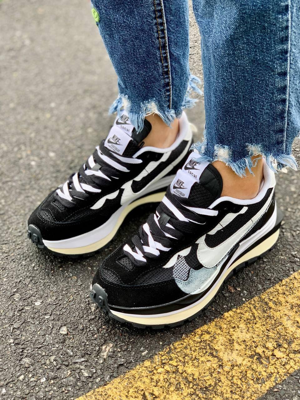 Nike VaporWaffle x Sacai Black White