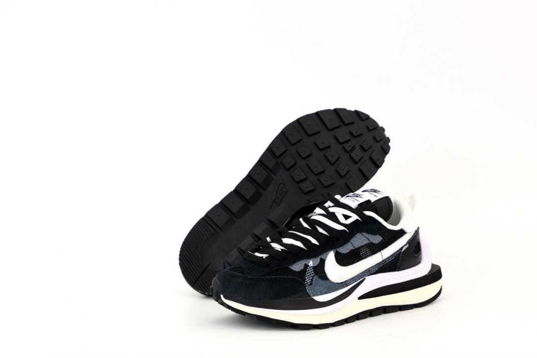Nike VaporWaffle x Sacai Black White