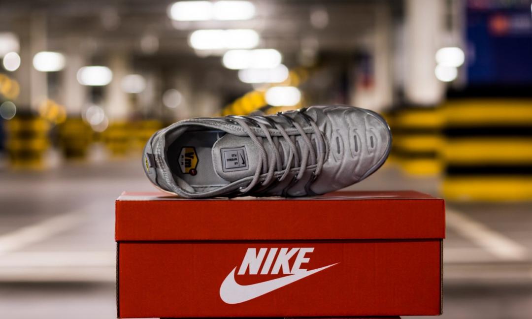 Nike Vapor Max Plus Grey