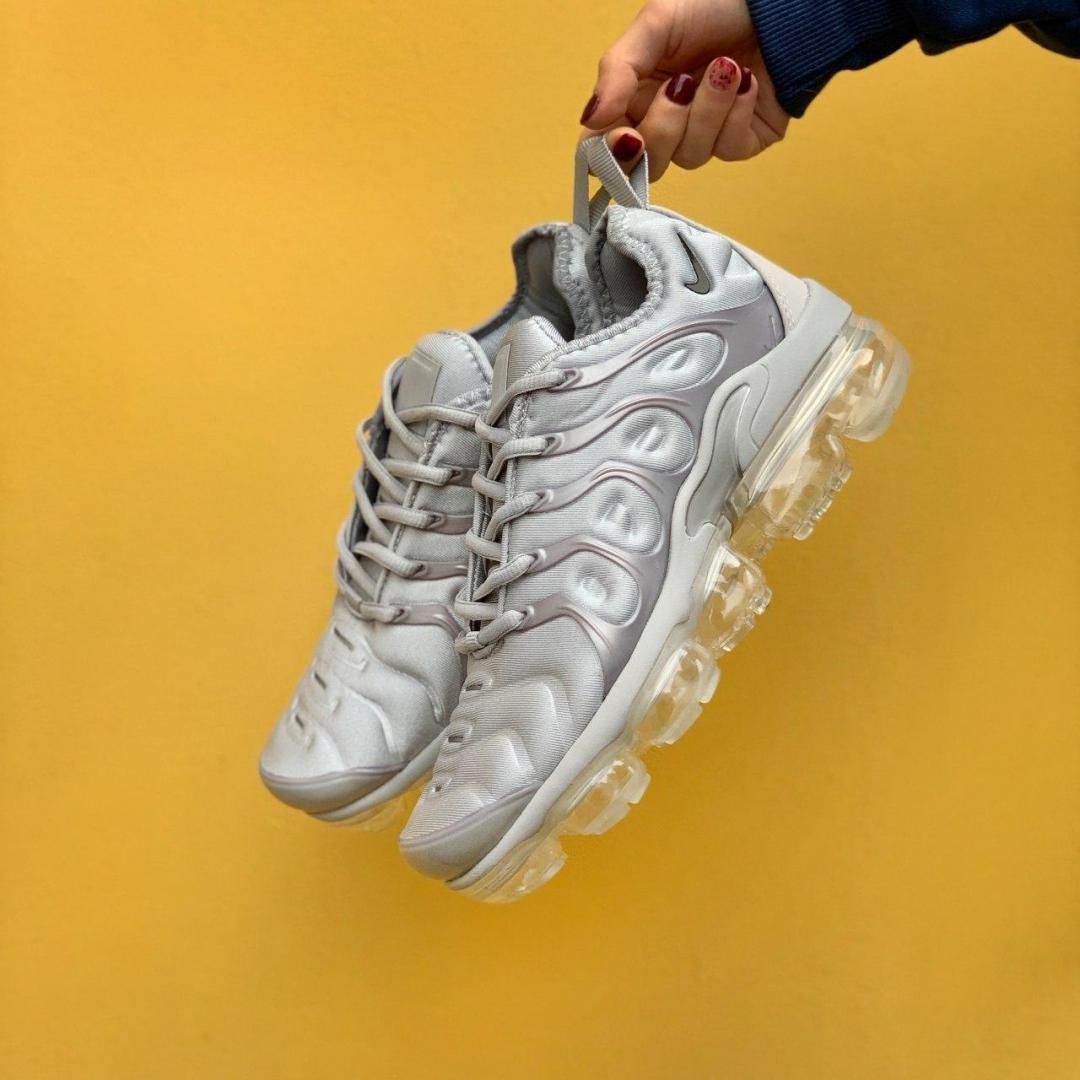 Nike Vapor Max Plus Grey