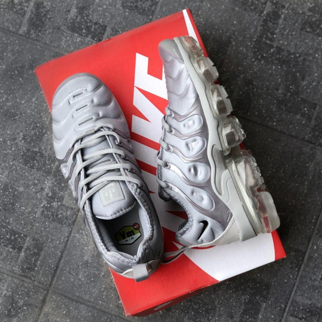 Nike Vapor Max Plus Grey