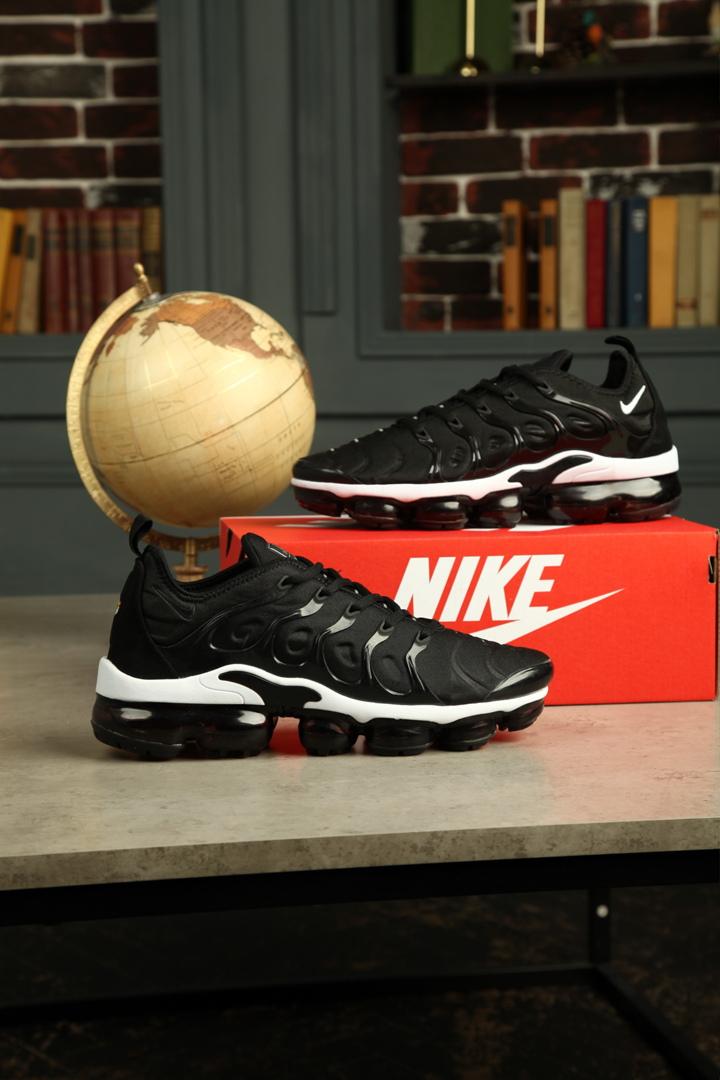 Nike Vapor Max Plus Black White