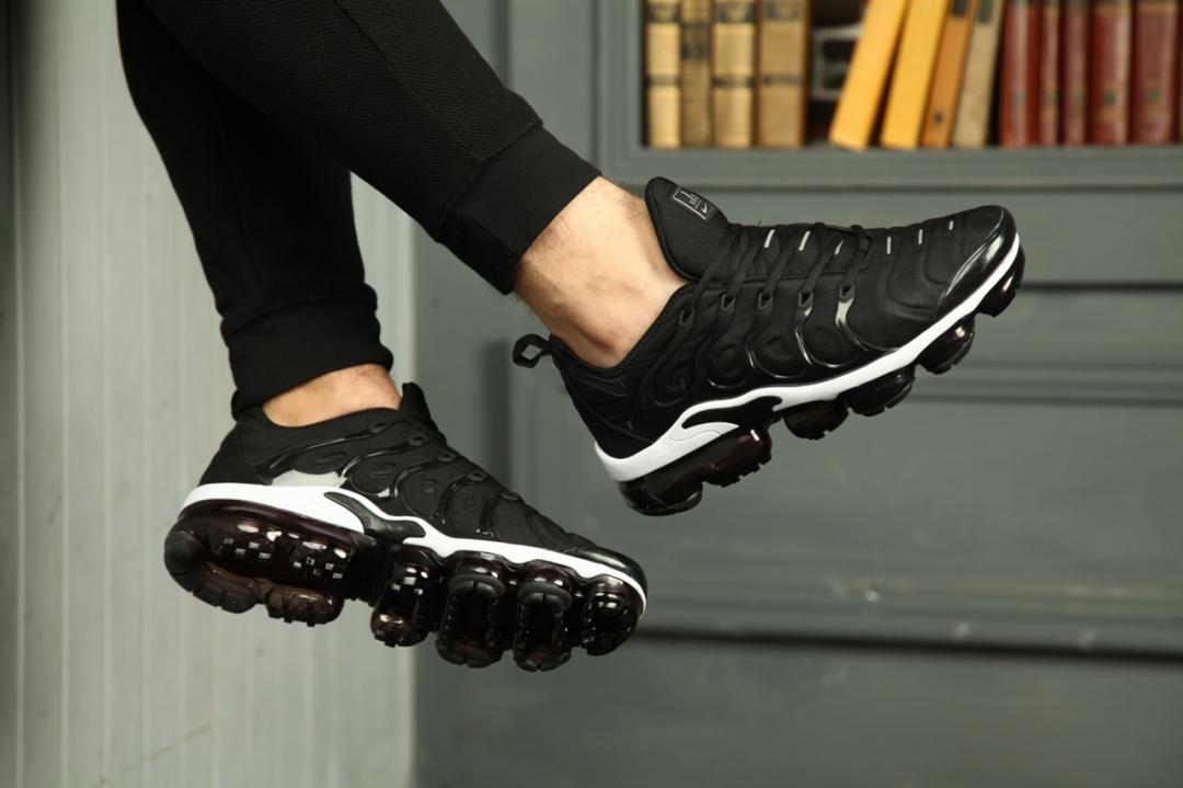 Nike Vapor Max Plus Black White