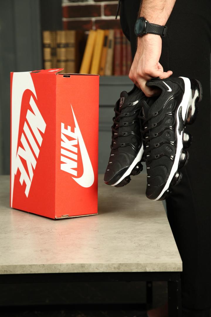 Nike Vapor Max Plus Black White