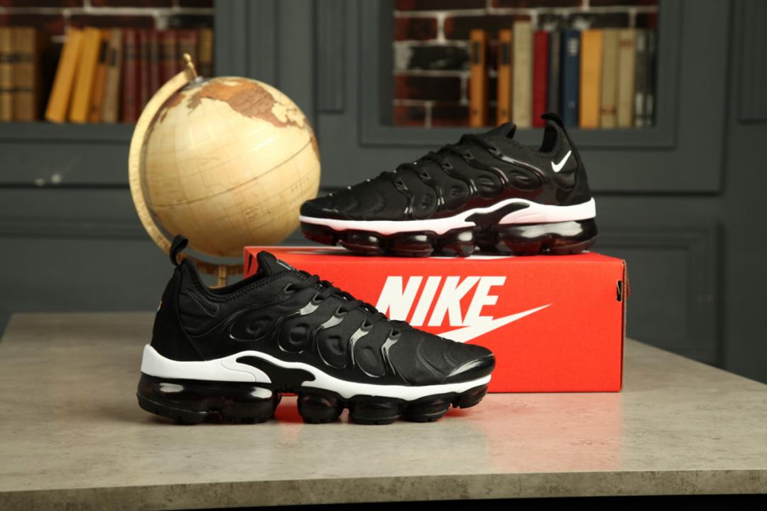 Nike Vapor Max Plus Black White