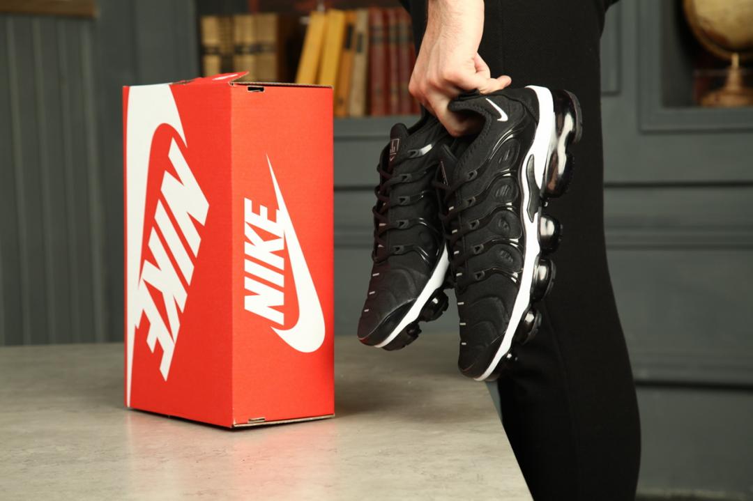 Nike Vapor Max Plus Black White