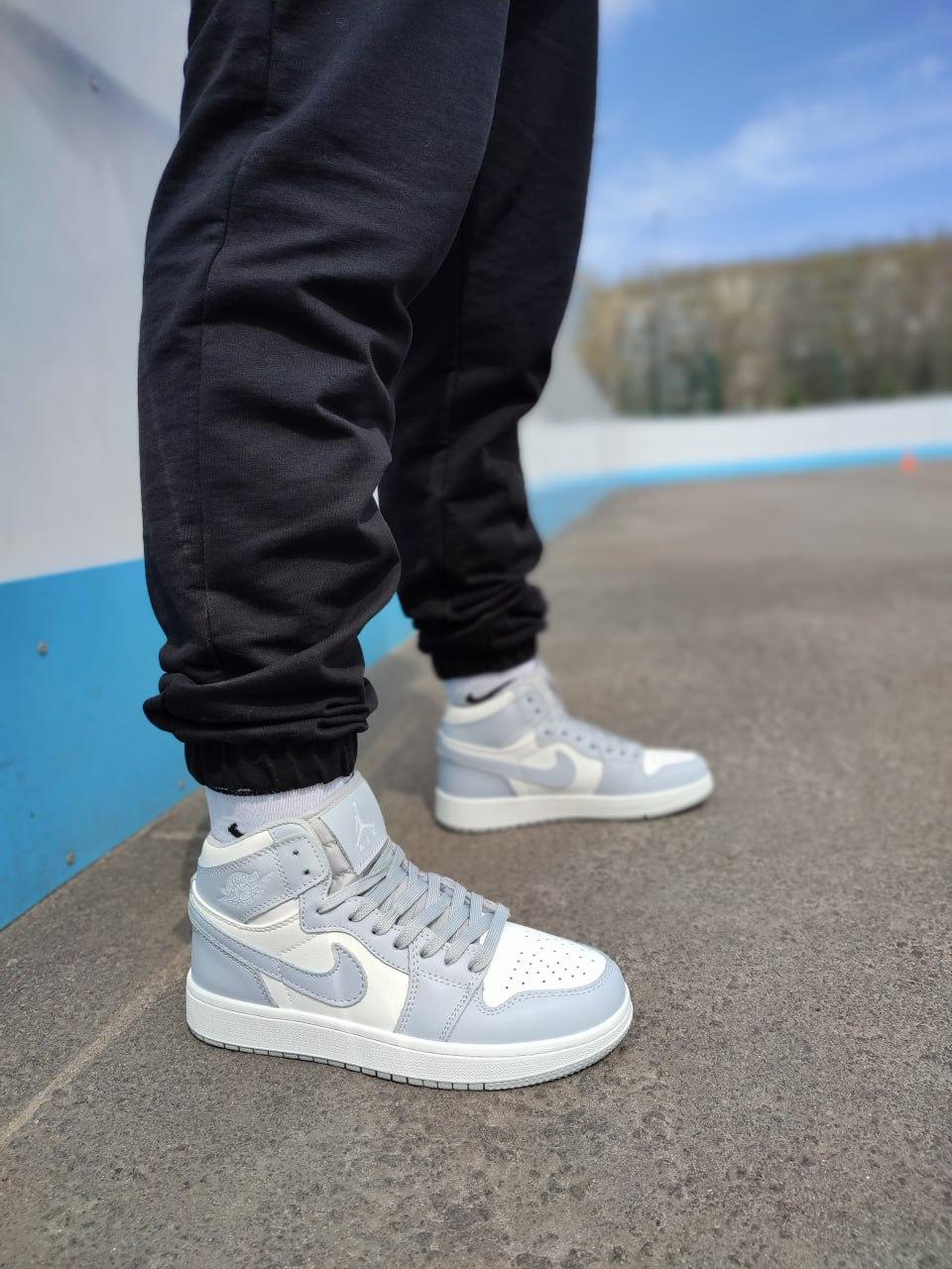 Nike Air Jordan 1 Retro Mid Light Blue