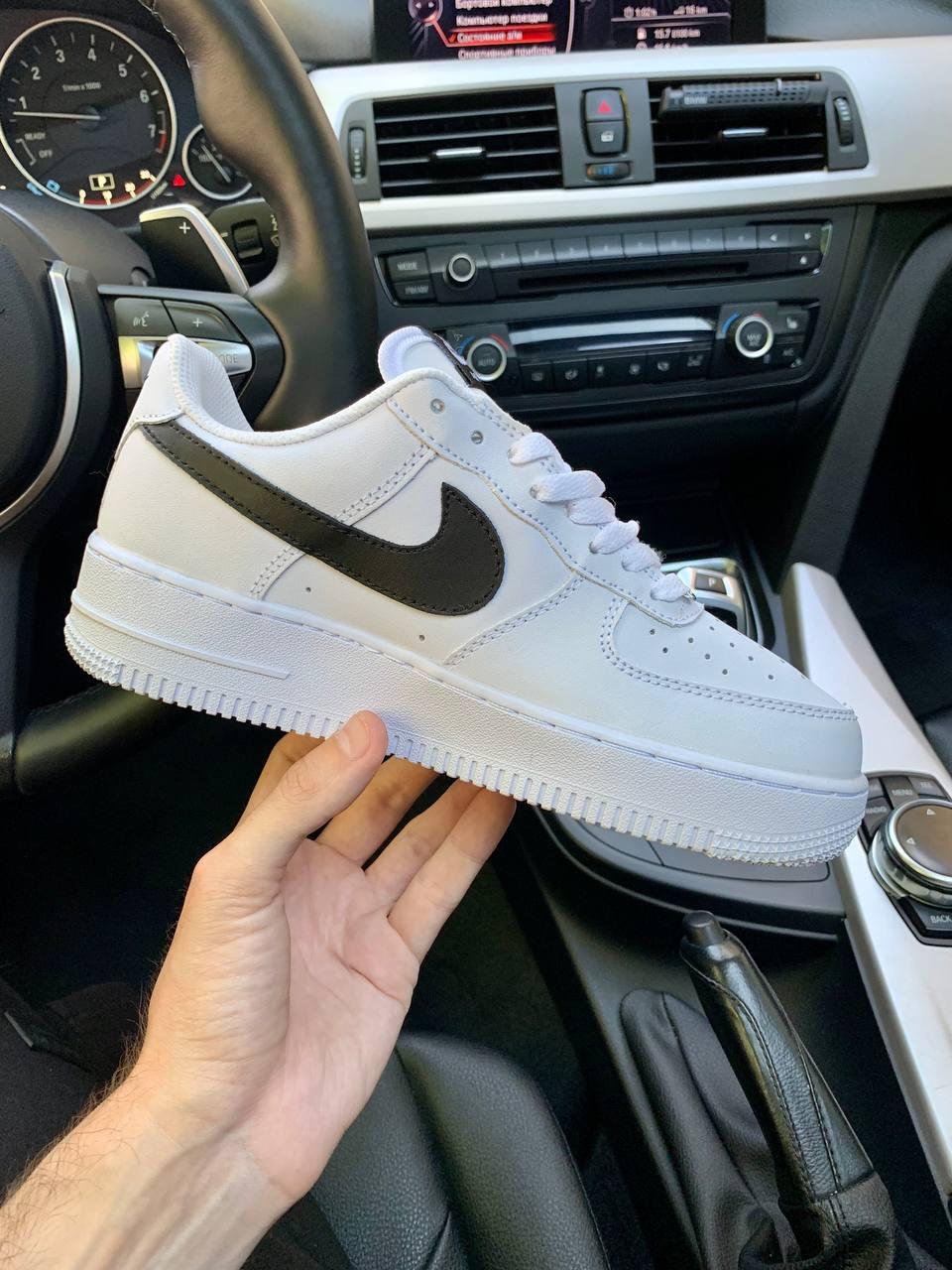 Nike Air Force 1 Low Black Swoosh
