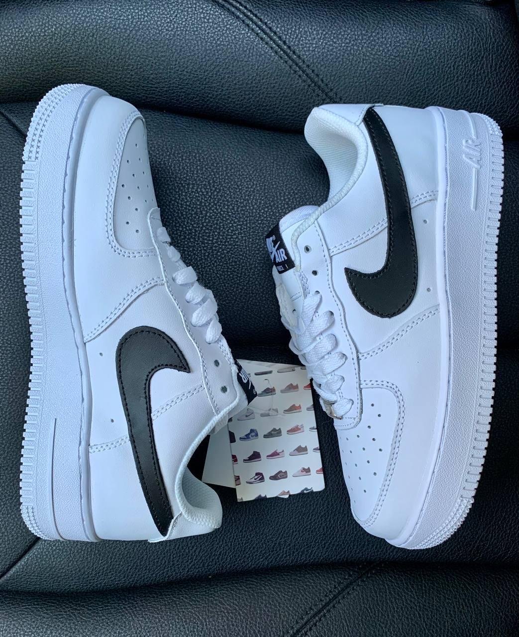 Nike Air Force 1 Low Black Swoosh