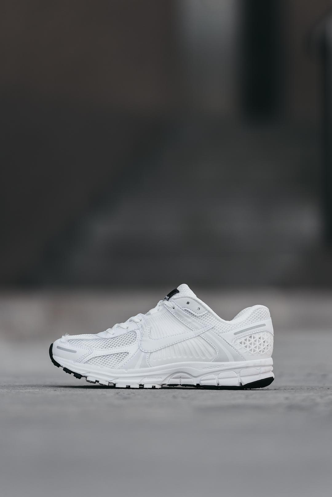 Nike Zoom Vomero 5 White