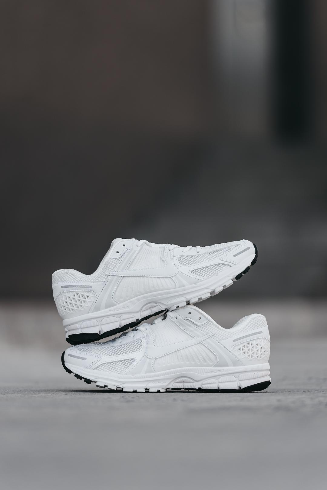 Nike Zoom Vomero 5 White