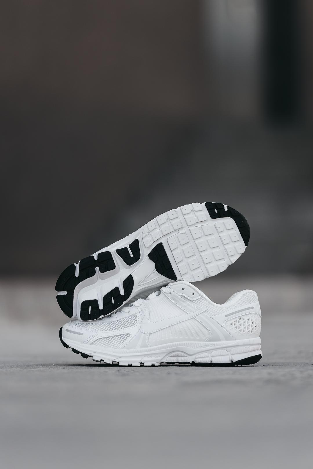 Nike Zoom Vomero 5 White