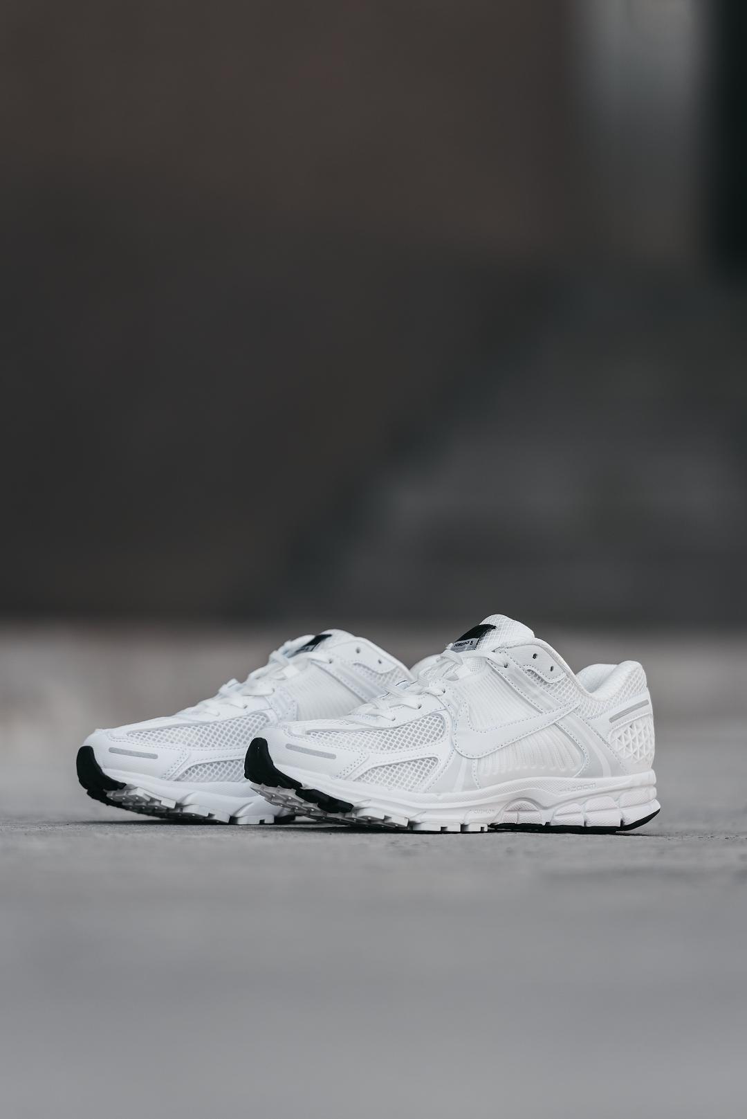 Nike Zoom Vomero 5 White
