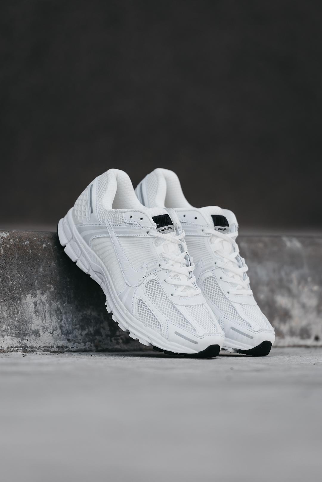 Nike Zoom Vomero 5 White